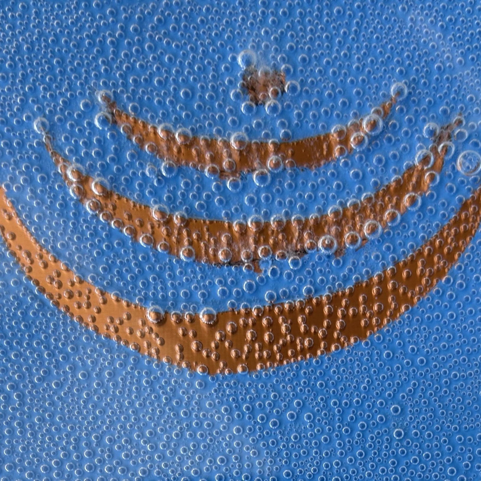 Bild aus dem Chemischen Fotokalender: Kupferfarbenes Muster auf blauem Grund