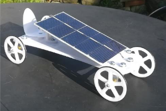 Ein solarbetriebenes Gefährt, der Schoolar-Sonnenflitzer