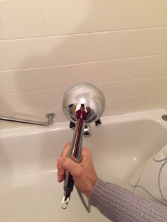 Spiegelung in einem Duschkopf